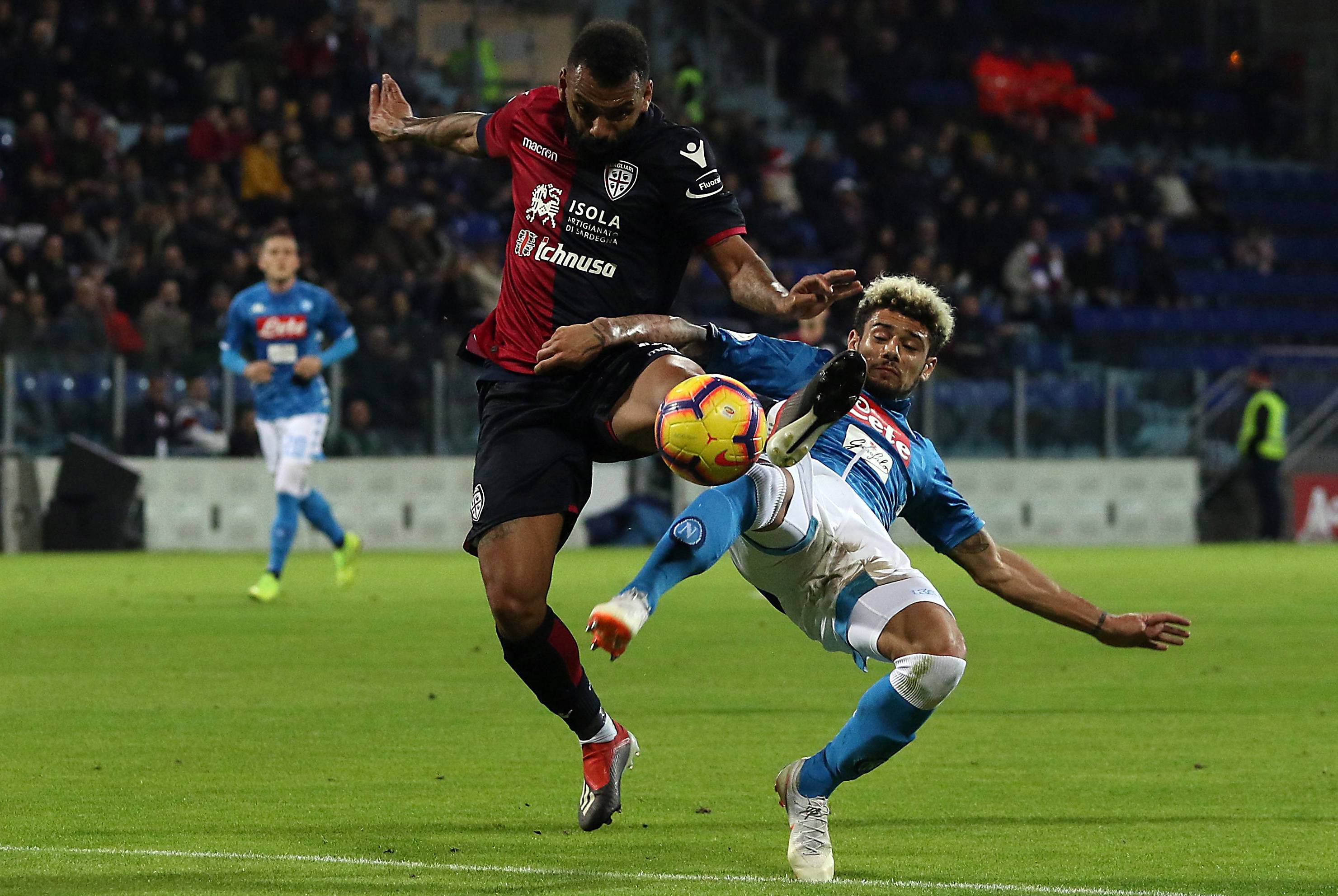 包含那不勒斯欲斩获重要三分：卡利亚里能否抵挡？的词条