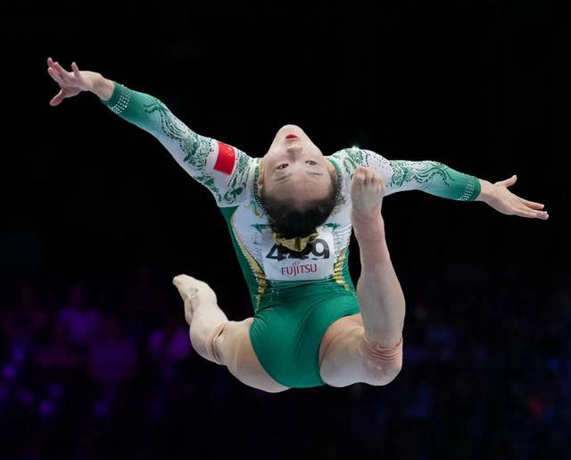 关于体操比赛意外发生，裁判组立即进行裁决的信息