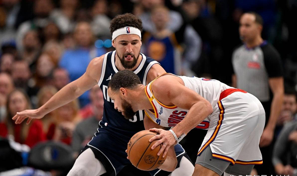 开云官网-勇士惨遭溃败，汤普森受伤影响球队实力