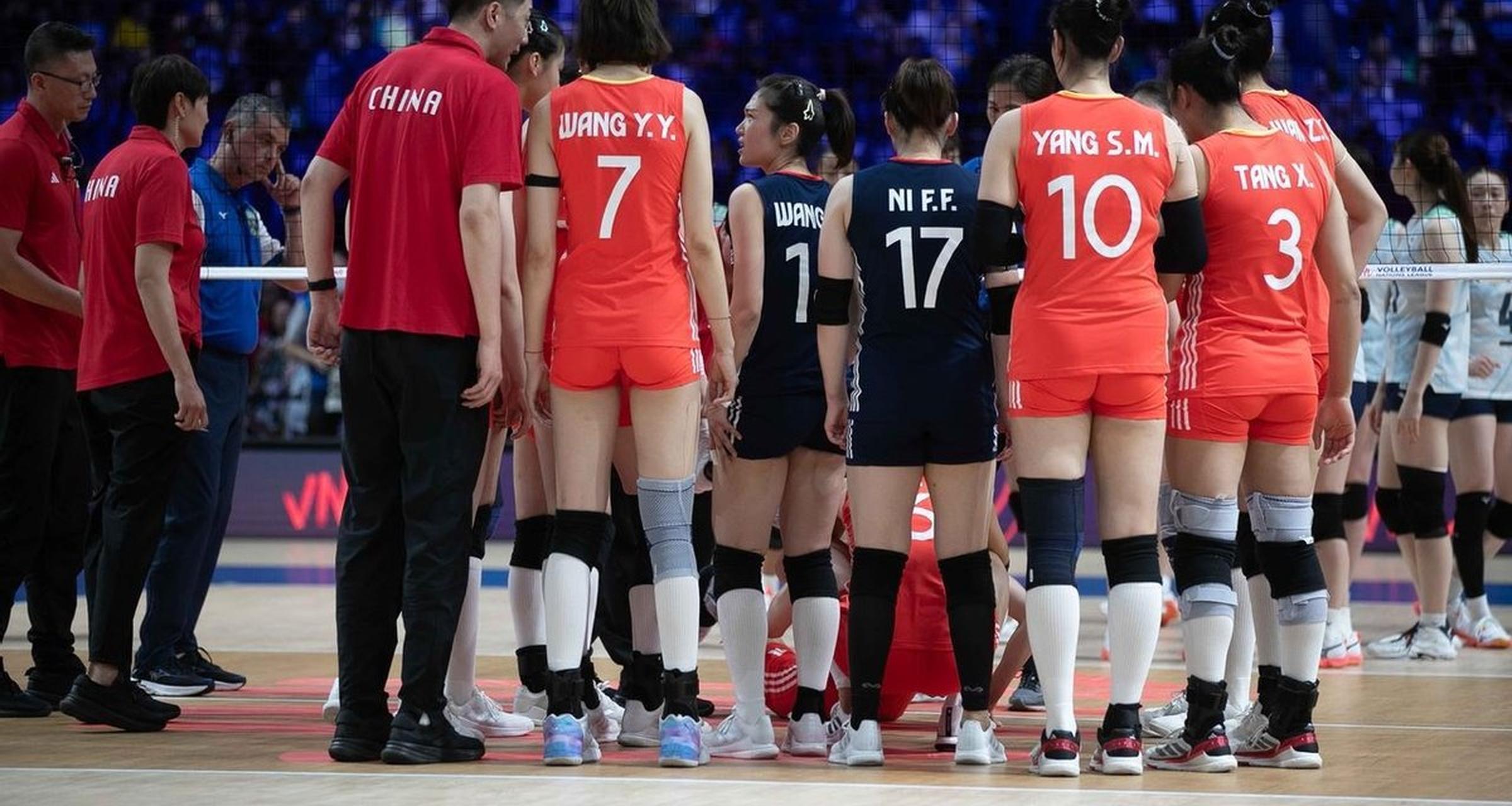 中国女排豪取胜利，晋级四强