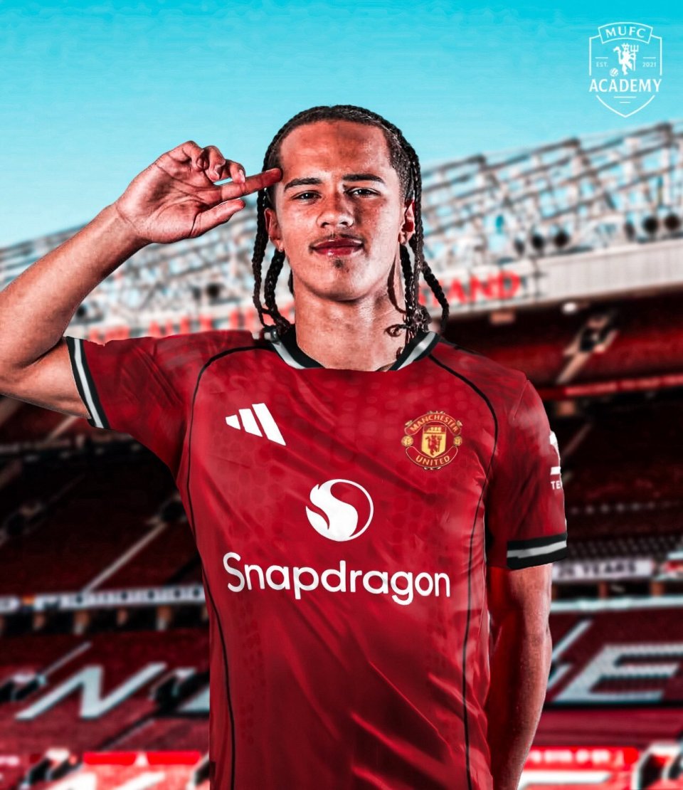 曼联客场逼平南安普顿，继续保持不败