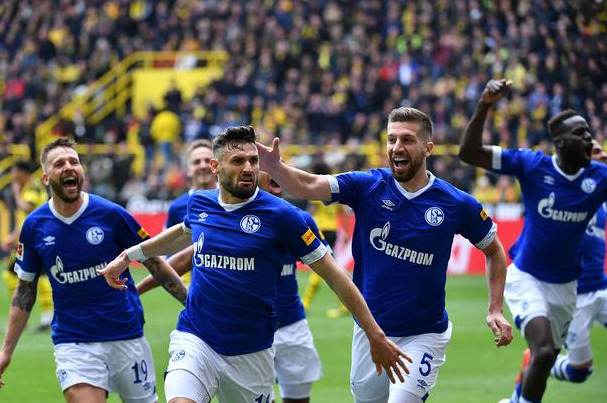 关于沙尔克主场取胜，止住连败势头的信息