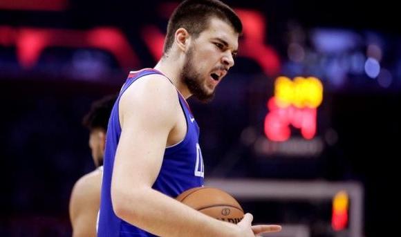 开云体育官方网站-巴黎举行乒乓球比赛，湖人表现历史性