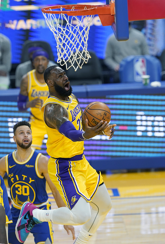 巴黎举行乒乓球比赛，湖人表现历史性