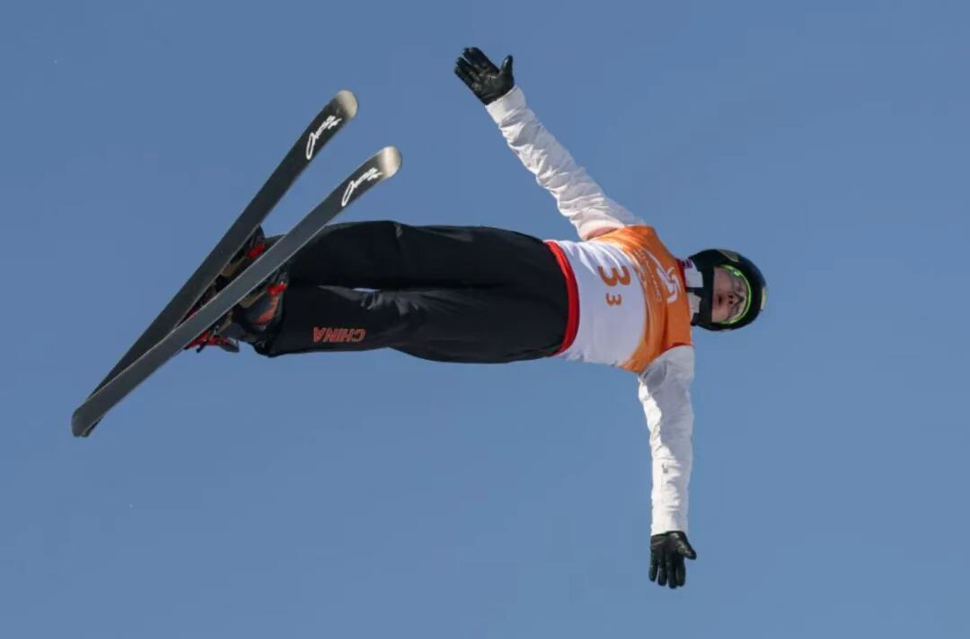 法国选手斩获滑雪场地项目冠军