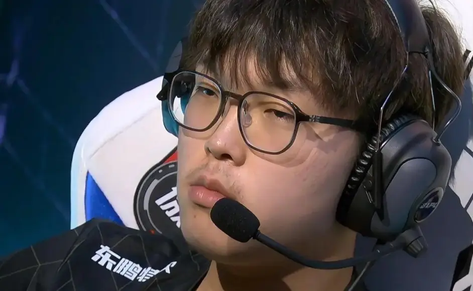 包含RNG碾压BLG,Bin完成史诗逆转强强对话淘汰赛,点燃全场激情的词条 包含RNG碾压BLG,Bin完成史诗逆转强强对话淘汰赛,点燃全场激情的词条