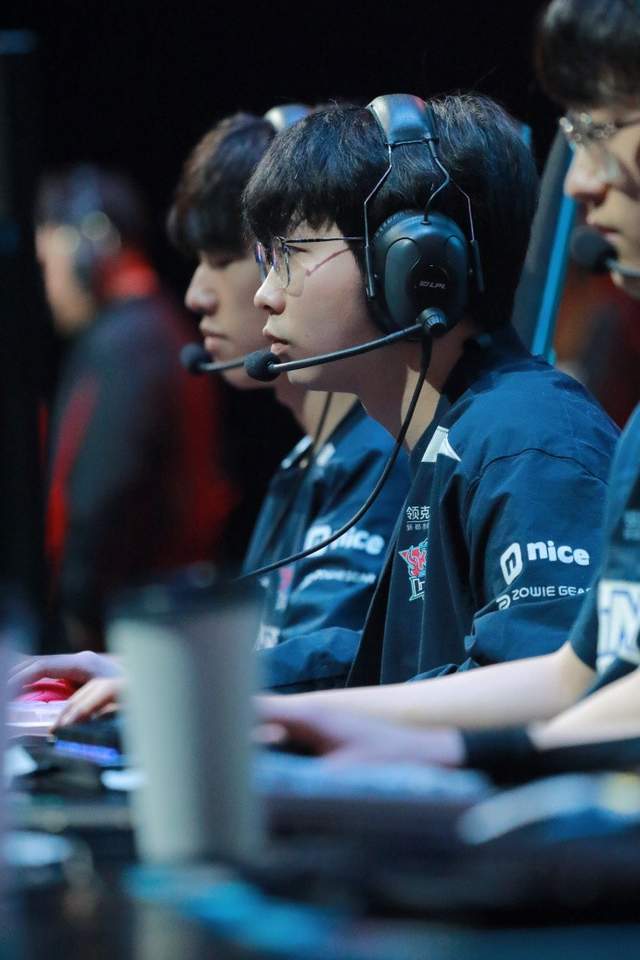 开云体育中国-IG绝杀RNG，Tarzan团战一打五激烈交锋小组赛，留下经典瞬间的简单介绍