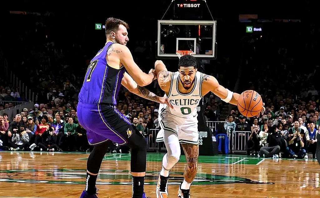 包含湖人B队险胜澳大利亚男篮，塔图姆高光表现的词条